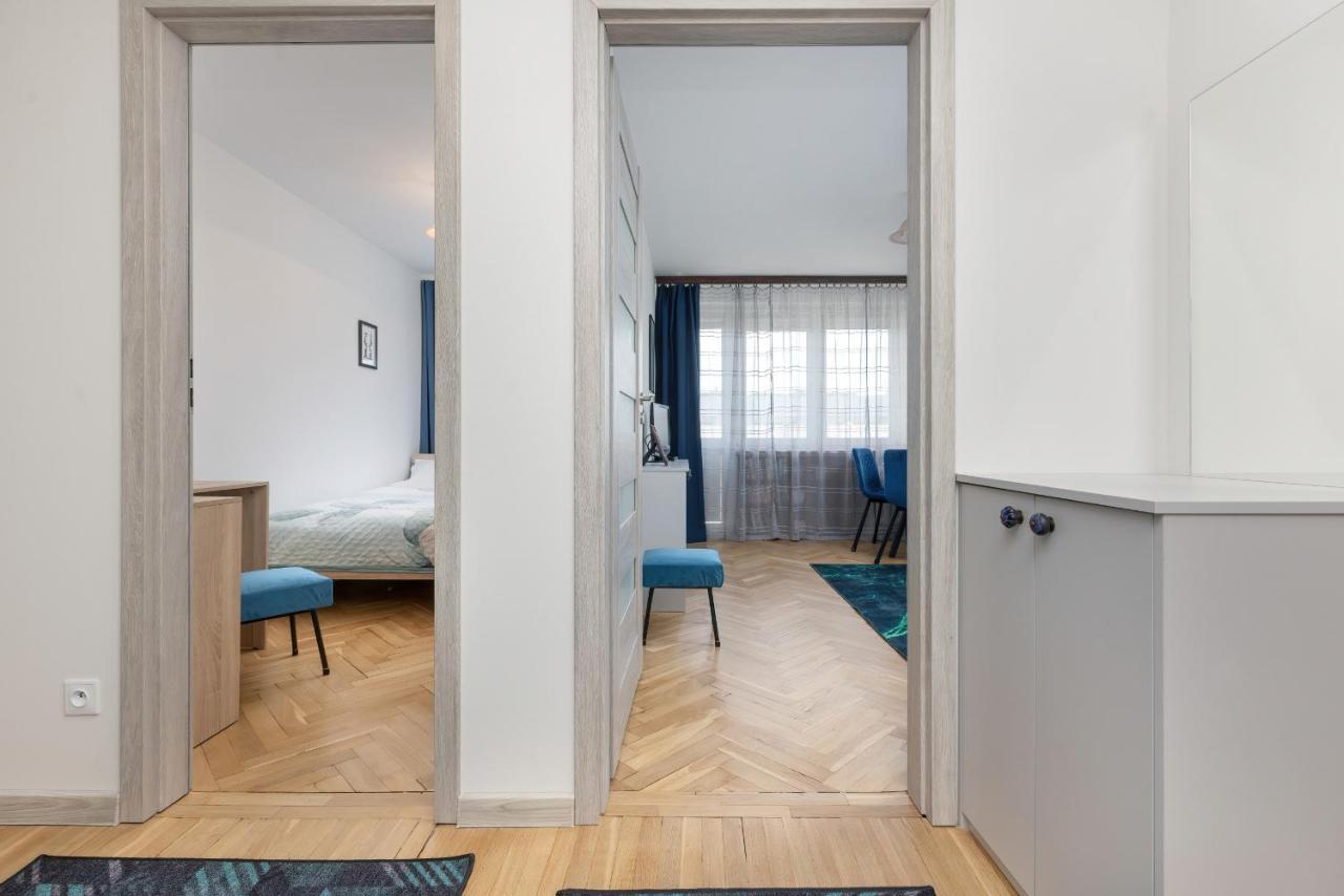 Cozy And Comfortable Wola Apartment By Noclegi Renters Varsovie Extérieur photo